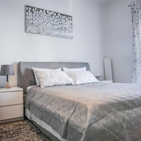 Emma & Toni Apartment Биоград на Мору Екстериор снимка