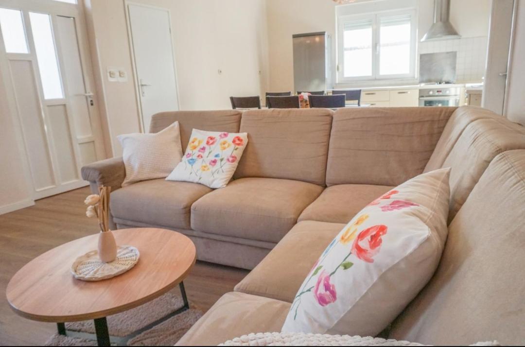 Emma & Toni Apartment Биоград на Мору Екстериор снимка