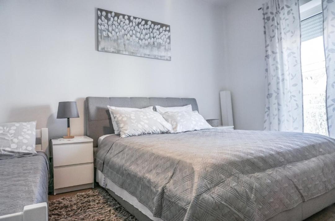 Emma & Toni Apartment Биоград на Мору Екстериор снимка