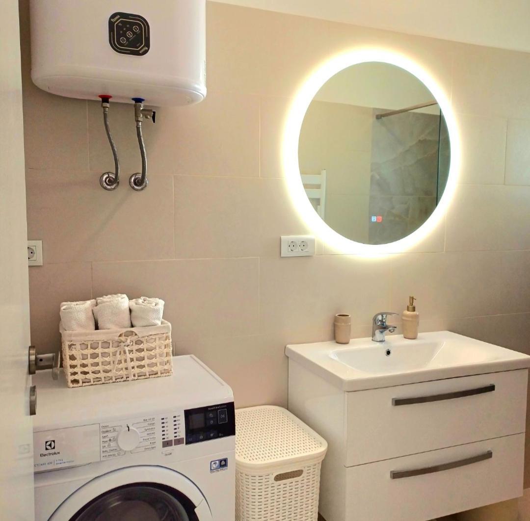 Emma & Toni Apartment Биоград на Мору Екстериор снимка
