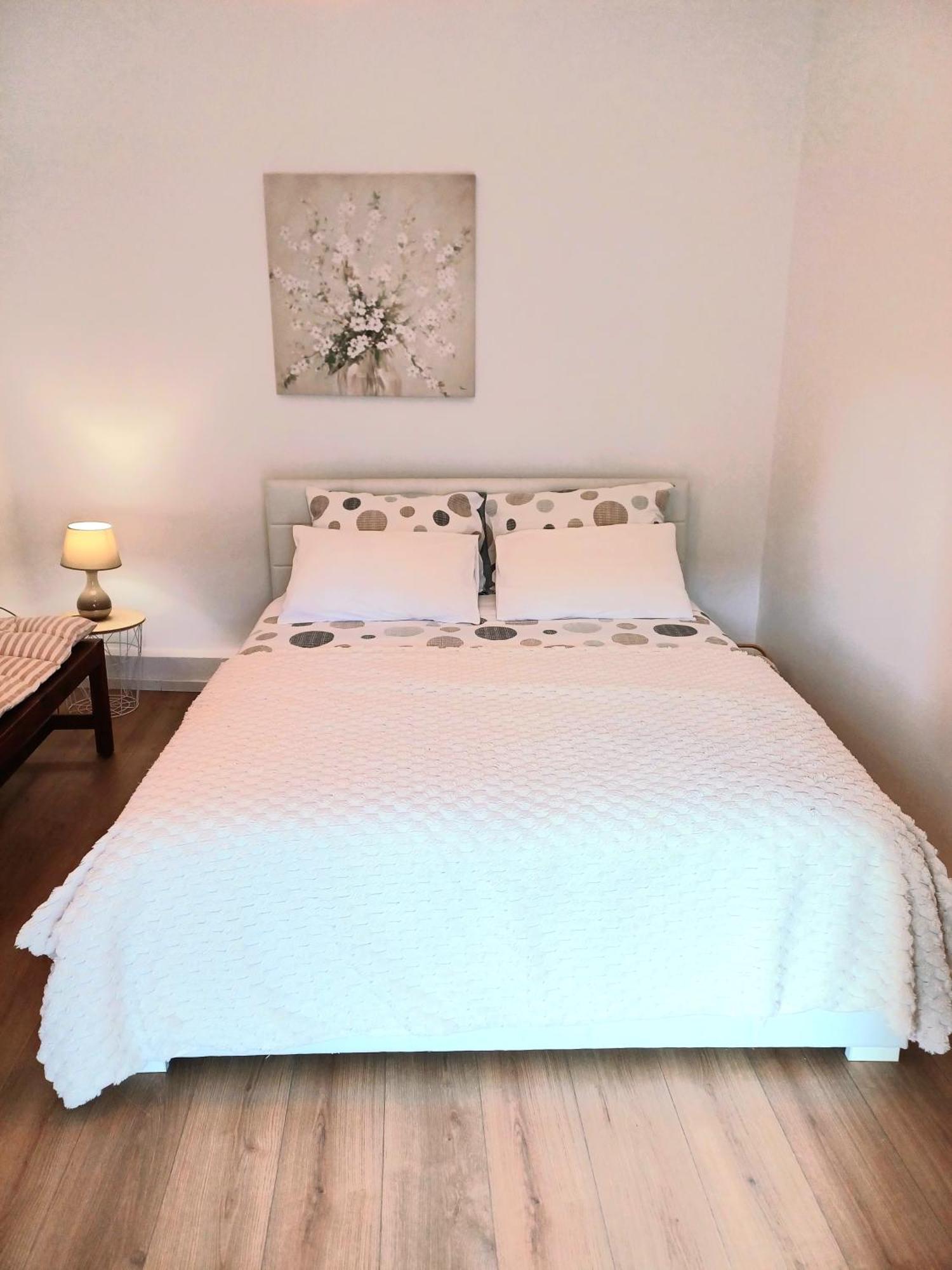 Emma & Toni Apartment Биоград на Мору Екстериор снимка