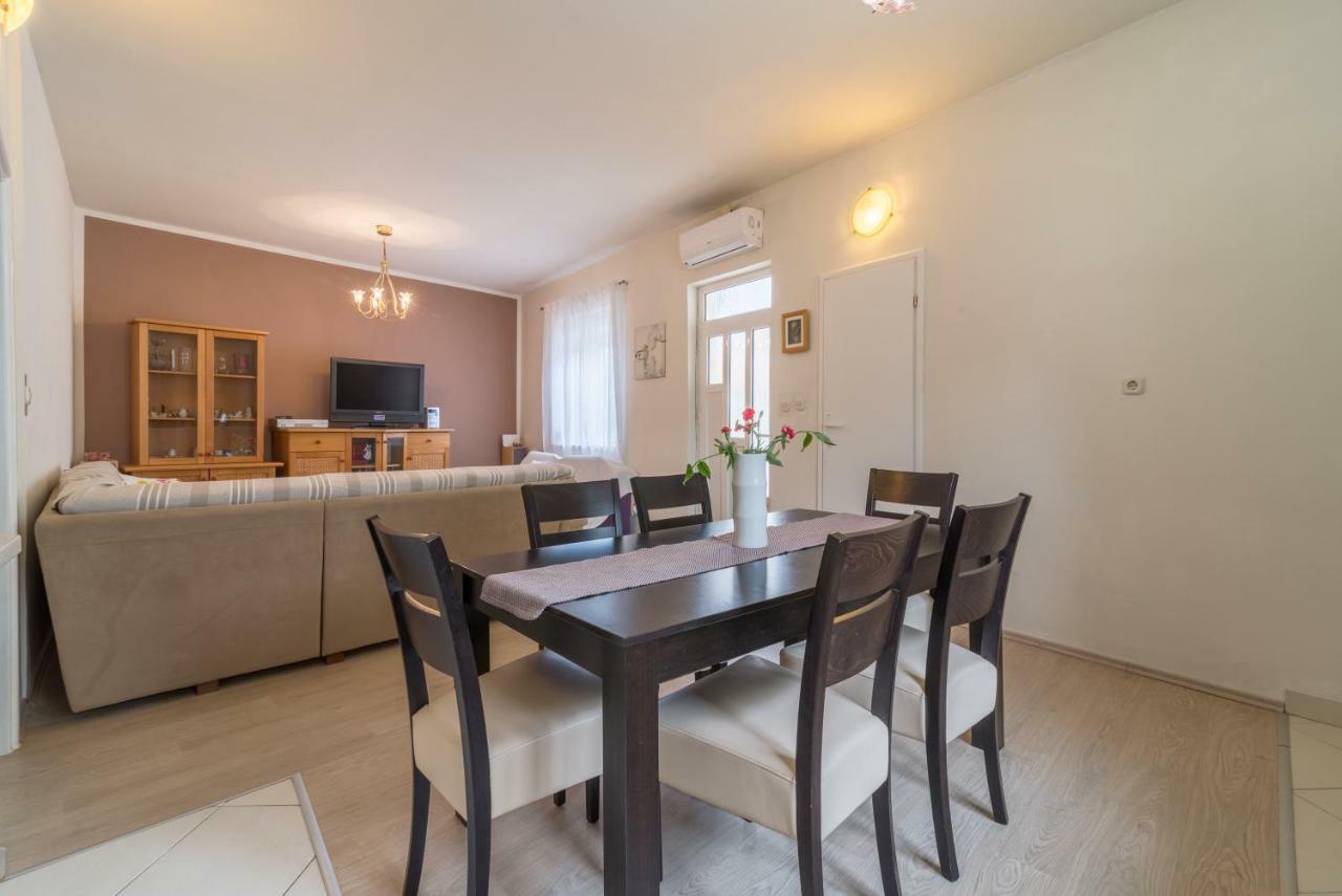 Emma & Toni Apartment Биоград на Мору Екстериор снимка