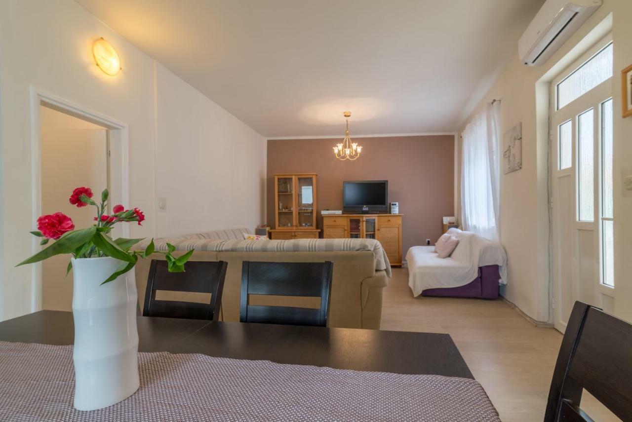 Emma & Toni Apartment Биоград на Мору Екстериор снимка
