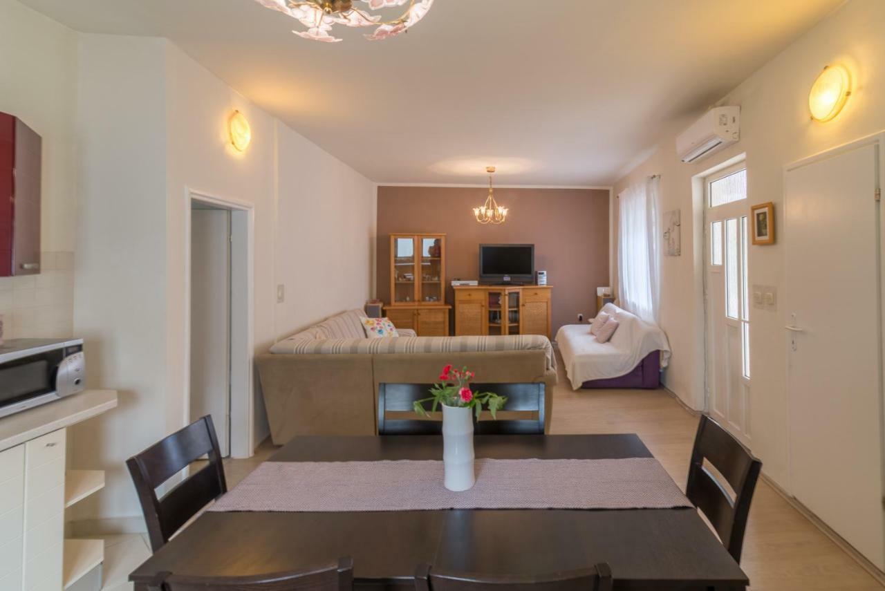 Emma & Toni Apartment Биоград на Мору Екстериор снимка