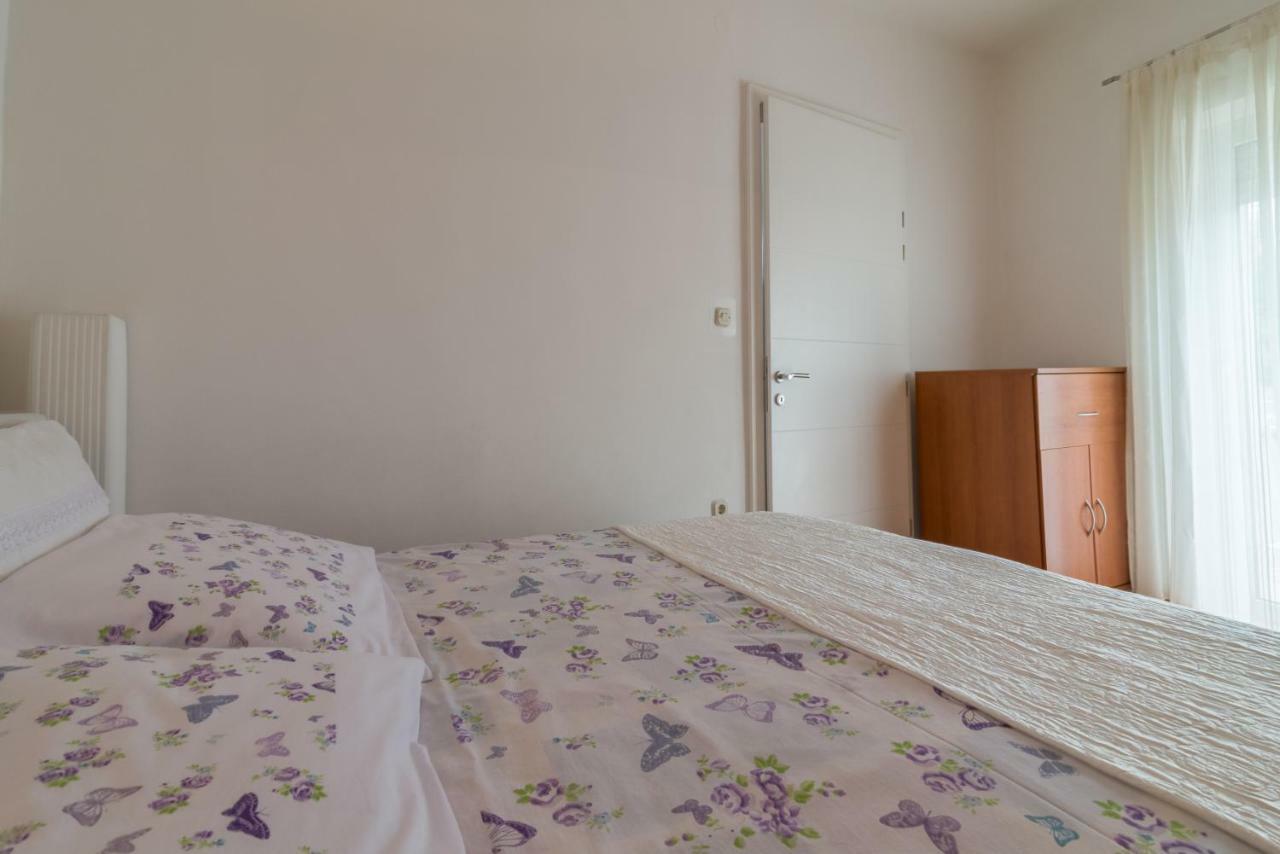 Emma & Toni Apartment Биоград на Мору Екстериор снимка